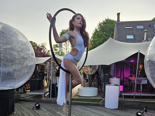 Aerial Hoop Beach Party www.funenpartymatch.nl