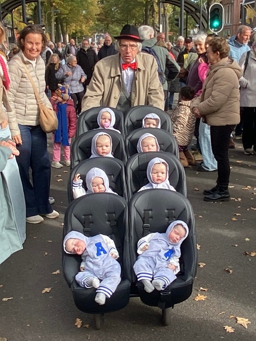 Opa en Baby's www.funenpartymatch.nl