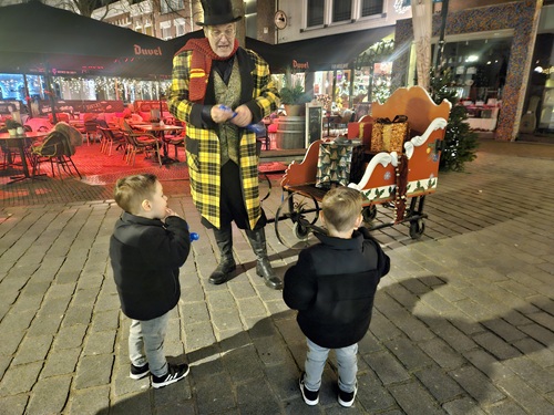 Dickens Entertainer met kinderen www.funenpartymatch.nl