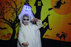 Halloween entertainment Griezel Fotoshoot Spook © www.funenpartymatch.nl