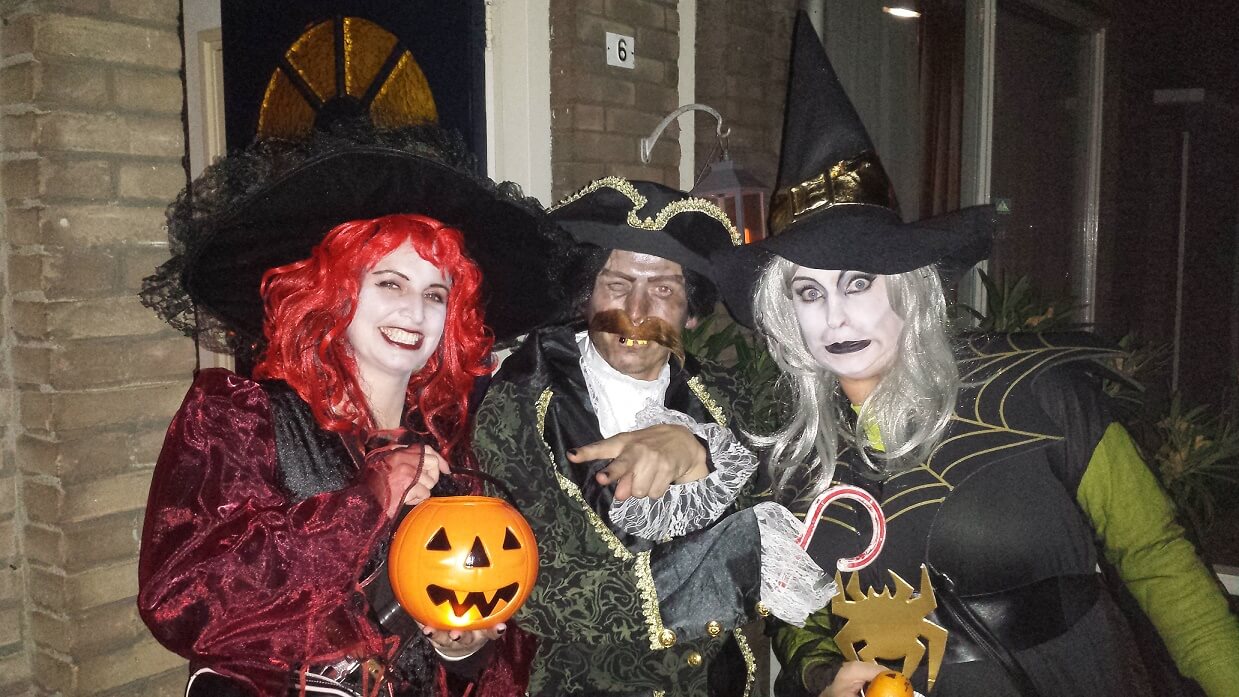 Halloween Animatie Heksen huur je bij www.funenpartymatch.nl