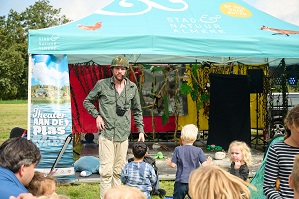 Joris op Survival met publiek www.funenpartymatch.nl