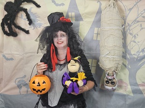 Madame Molly Mae Brown Halloween typetje © www.funenpartymatch.nl