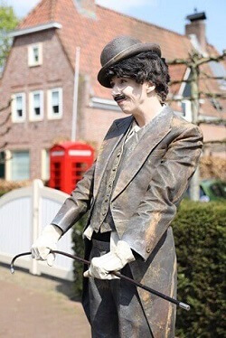 Standbeeld Charly Chaplin www.funenpartymatch.nl