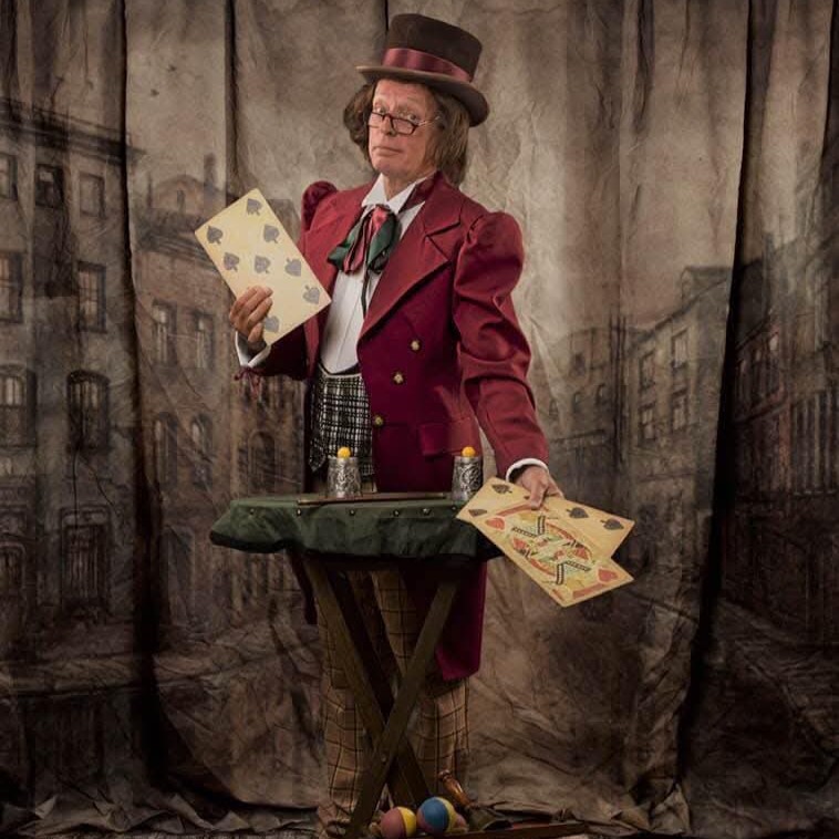 Tricky Dickens Kerst Goochelaar www.funenpartymatch.nl