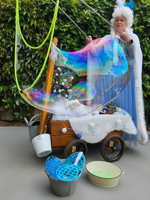 Bella Blaas, Winter Queen with Bubbles www.funenpartymatch.nl