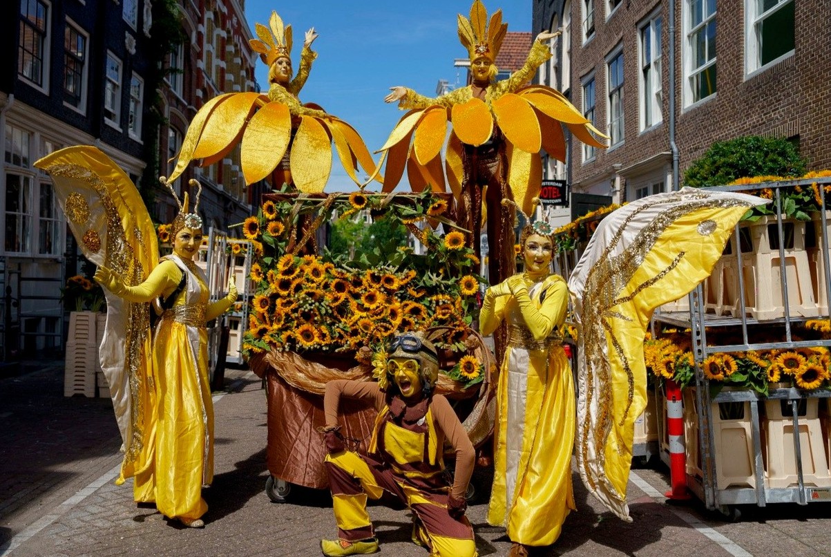 Goudsbloemen Narcissen steltlopers lente groep